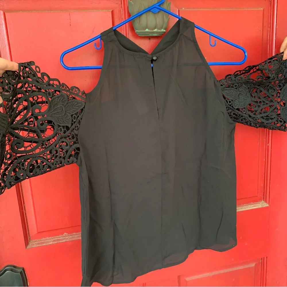 🎊 New York & Company Crochet Sleeve Criss Cross Blouse - Picture 5 of 7
